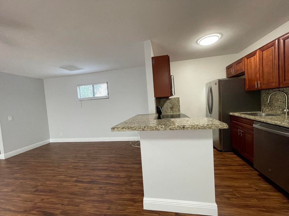 For Rent: $2,000 (2 beds, 2 baths, 953 Square Feet)