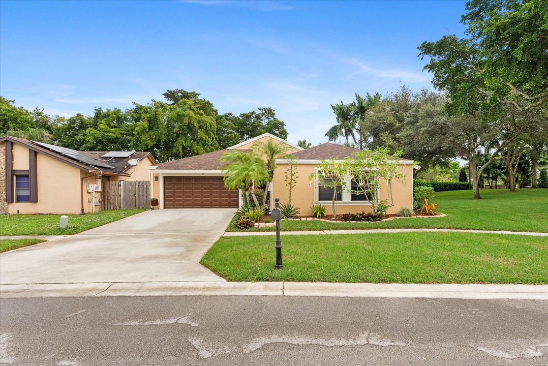 For Sale: $715,000 (4 beds, 2 baths, 1874 Square Feet)