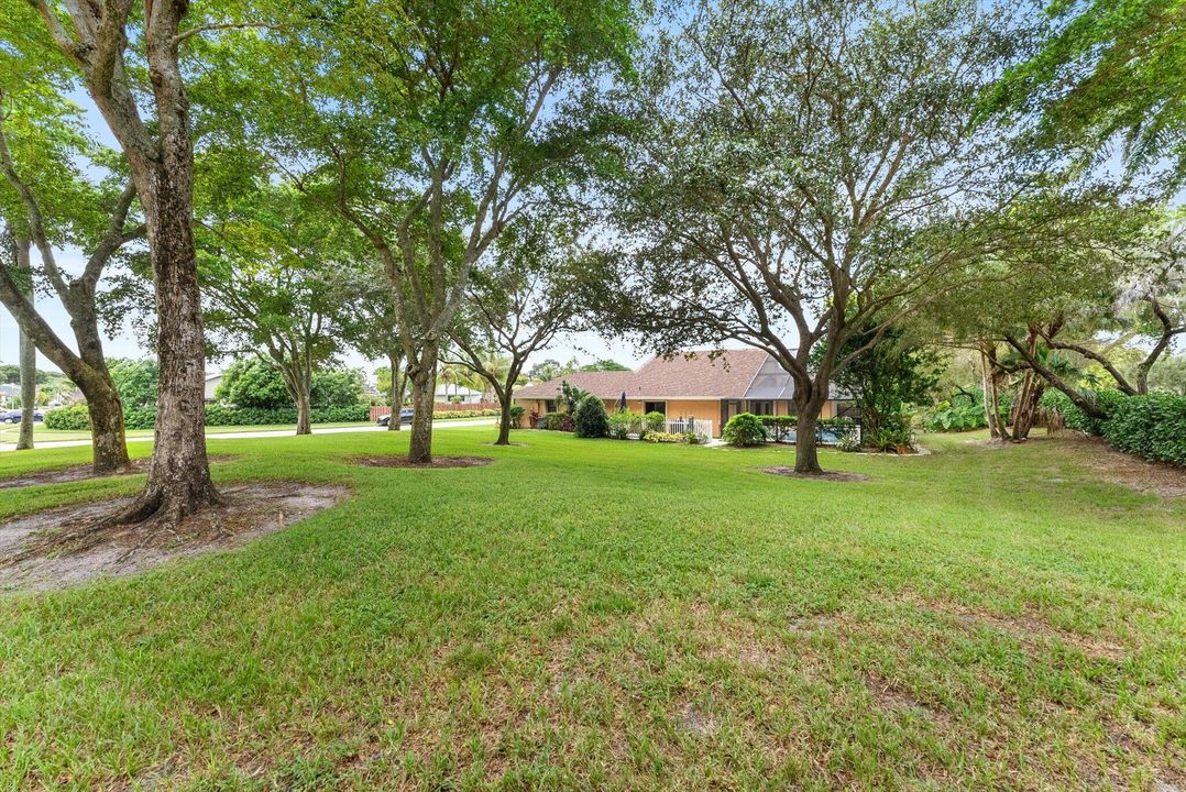 For Sale: $715,000 (4 beds, 2 baths, 1874 Square Feet)