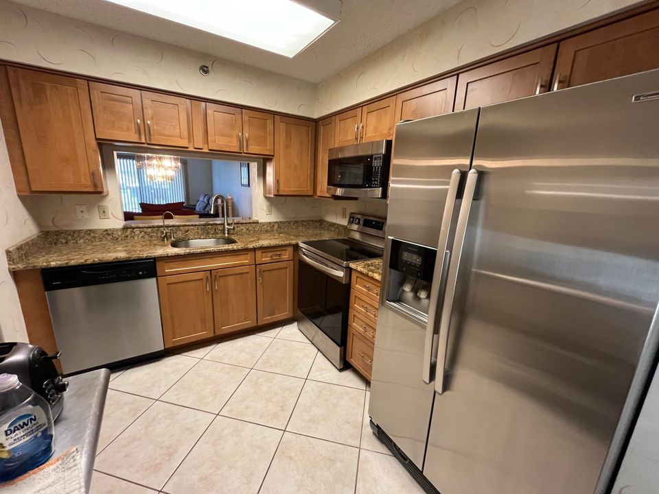 For Sale: $249,900 (2 beds, 2 baths, 1220 Square Feet)