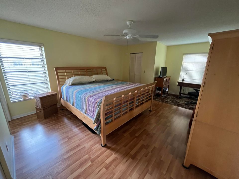 For Sale: $249,900 (2 beds, 2 baths, 1220 Square Feet)