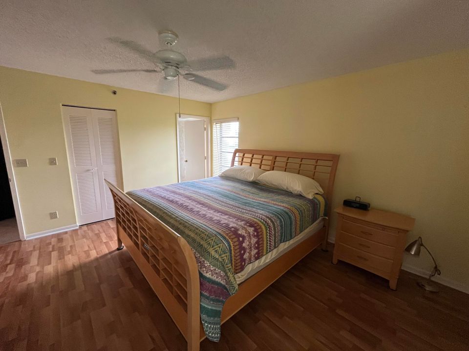 For Sale: $249,900 (2 beds, 2 baths, 1220 Square Feet)