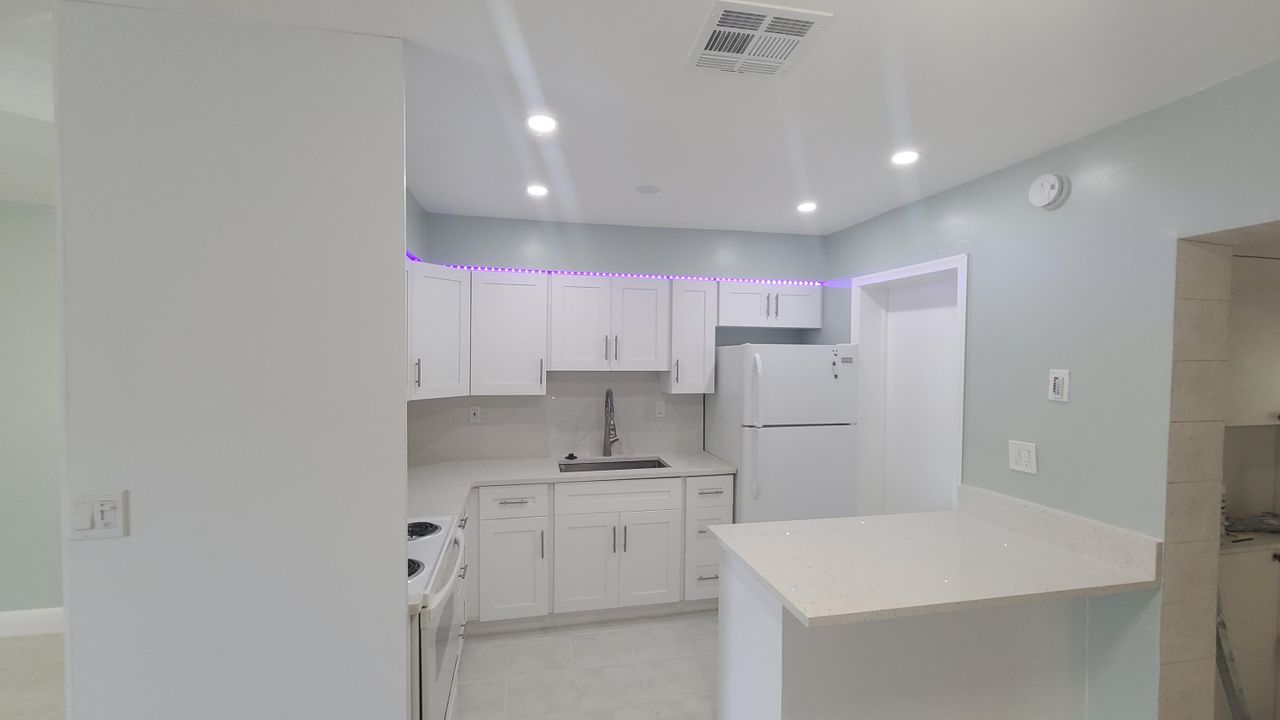 For Rent: $2,295 (2 beds, 2 baths, 1100 Square Feet)