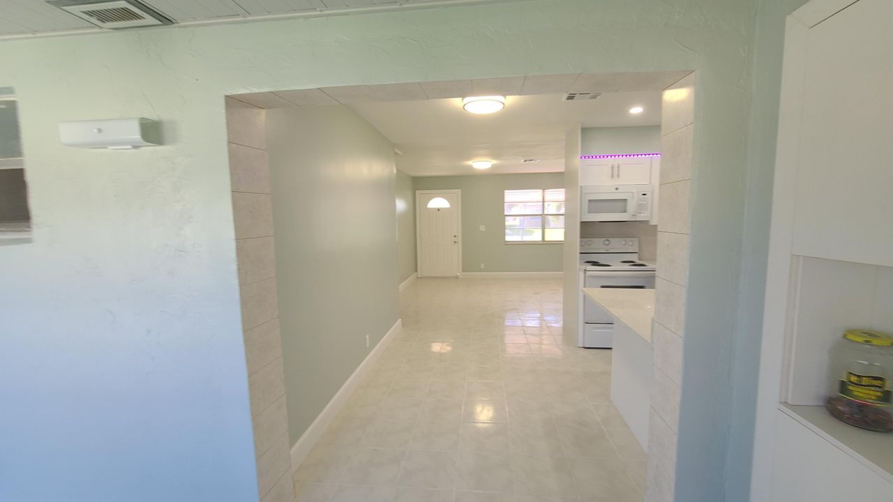 For Rent: $2,295 (2 beds, 2 baths, 1100 Square Feet)