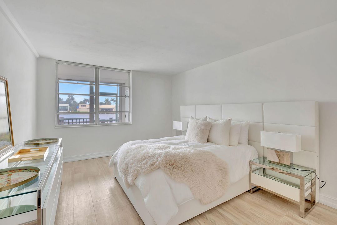 For Sale: $599,000 (2 beds, 2 baths, 1239 Square Feet)