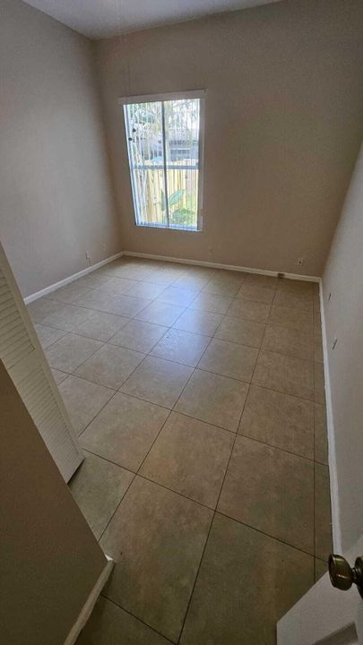 For Rent: $2,300 (3 beds, 2 baths, 1300 Square Feet)