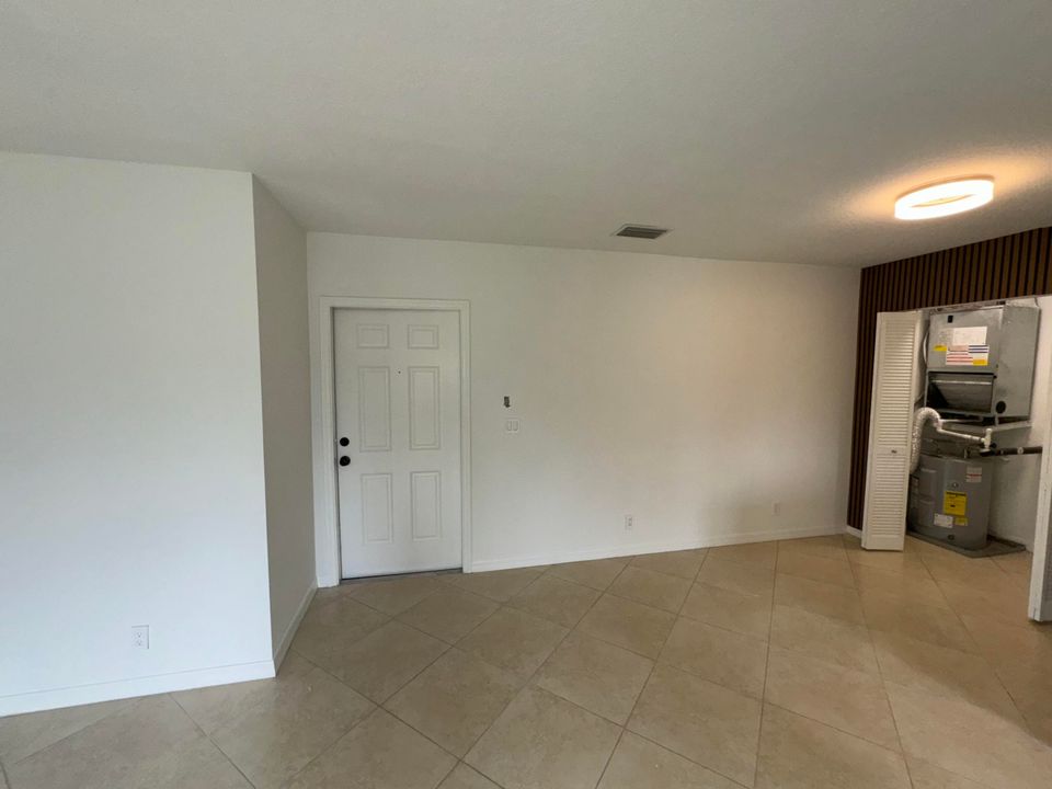 For Rent: $2,300 (2 beds, 2 baths, 1207 Square Feet)