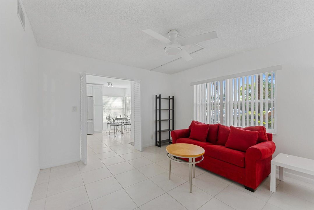 For Sale: $290,000 (2 beds, 2 baths, 1383 Square Feet)