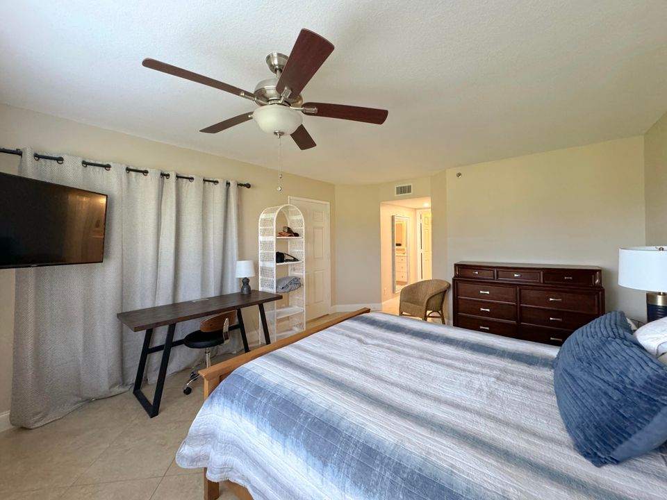 For Rent: $3,000 (2 beds, 2 baths, 1250 Square Feet)