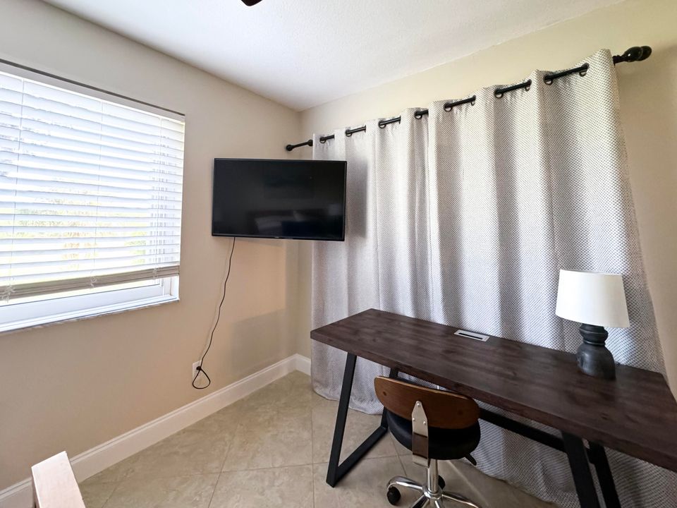 For Rent: $3,000 (2 beds, 2 baths, 1250 Square Feet)