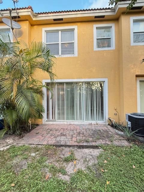 For Rent: $2,100 (3 beds, 2 baths, 1309 Square Feet)