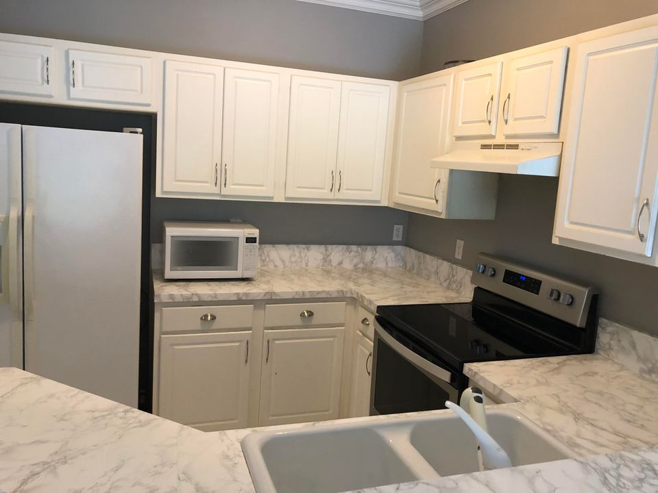 For Rent: $2,250 (2 beds, 2 baths, 1130 Square Feet)