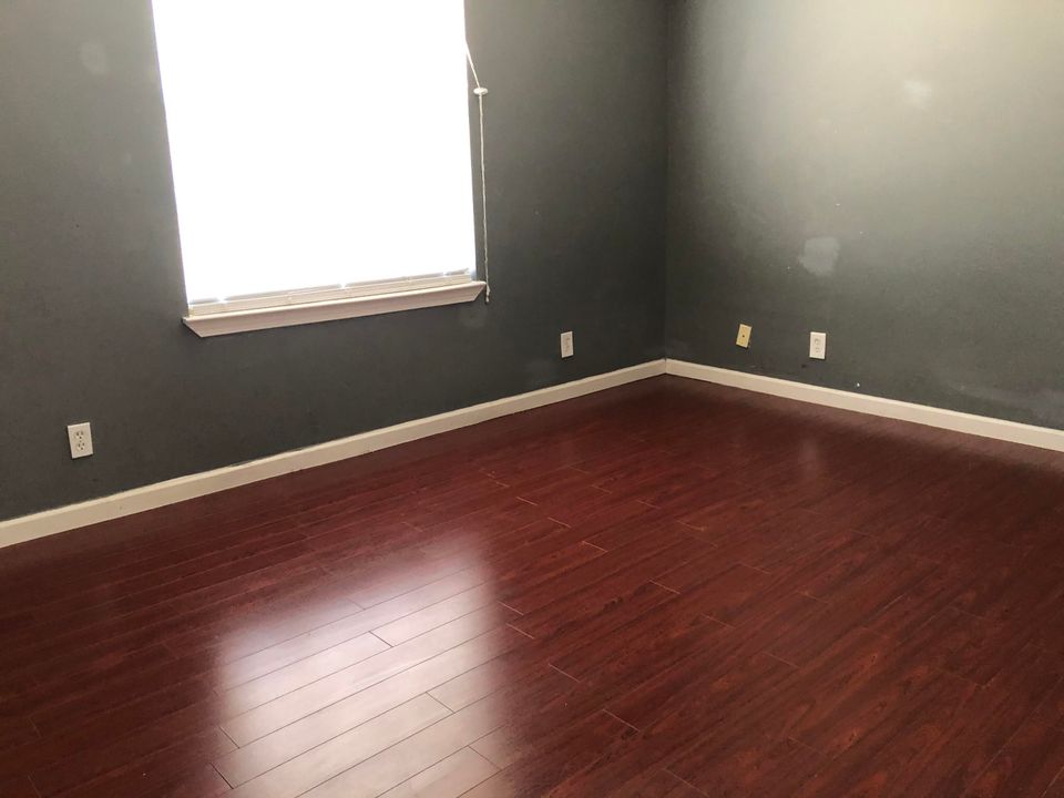 For Rent: $2,250 (2 beds, 2 baths, 1130 Square Feet)