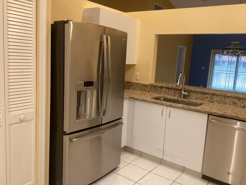 For Sale: $299,900 (2 beds, 2 baths, 1540 Square Feet)