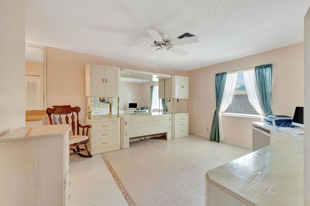 For Sale: $305,000 (2 beds, 2 baths, 1335 Square Feet)