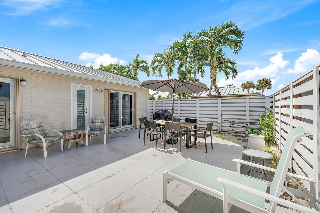 Active With Contract: $649,000 (2 beds, 2 baths, 1100 Square Feet)