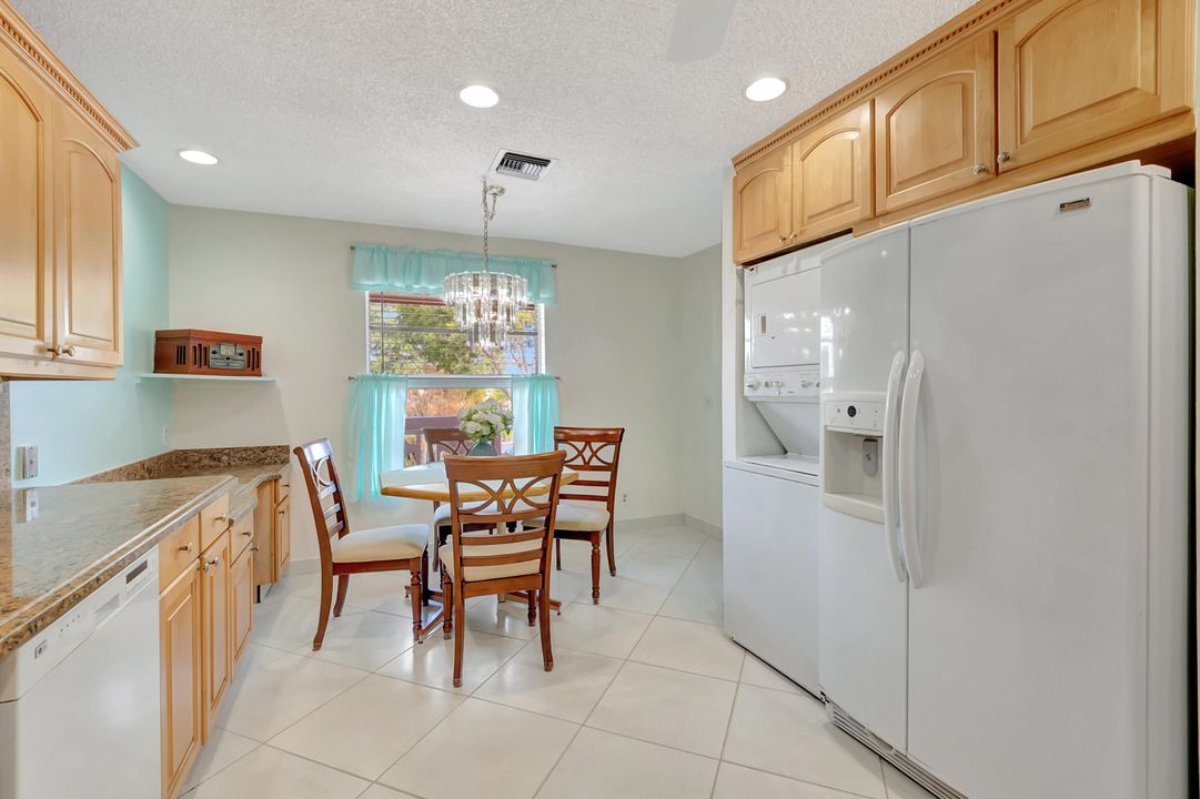 For Sale: $305,000 (2 beds, 2 baths, 1335 Square Feet)