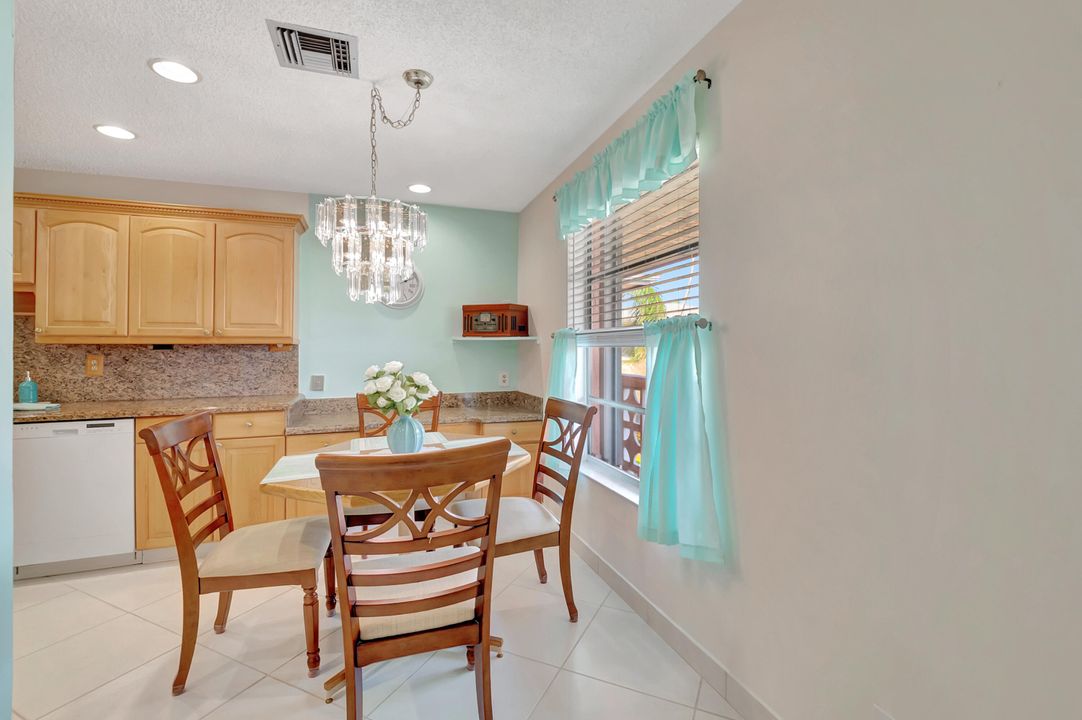 For Sale: $305,000 (2 beds, 2 baths, 1335 Square Feet)