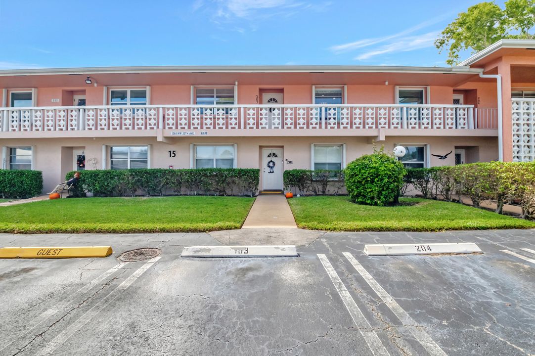 For Sale: $305,000 (2 beds, 2 baths, 1335 Square Feet)