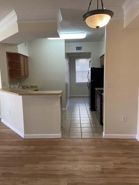 For Rent: $2,200 (2 beds, 2 baths, 1141 Square Feet)