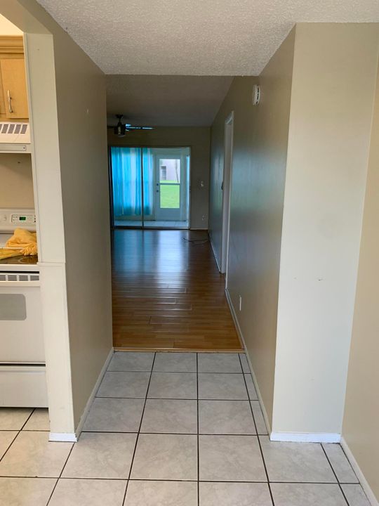 For Rent: $1,800 (1 beds, 1 baths, 825 Square Feet)