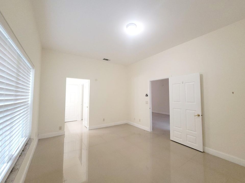 For Rent: $2,750 (2 beds, 2 baths, 1189 Square Feet)