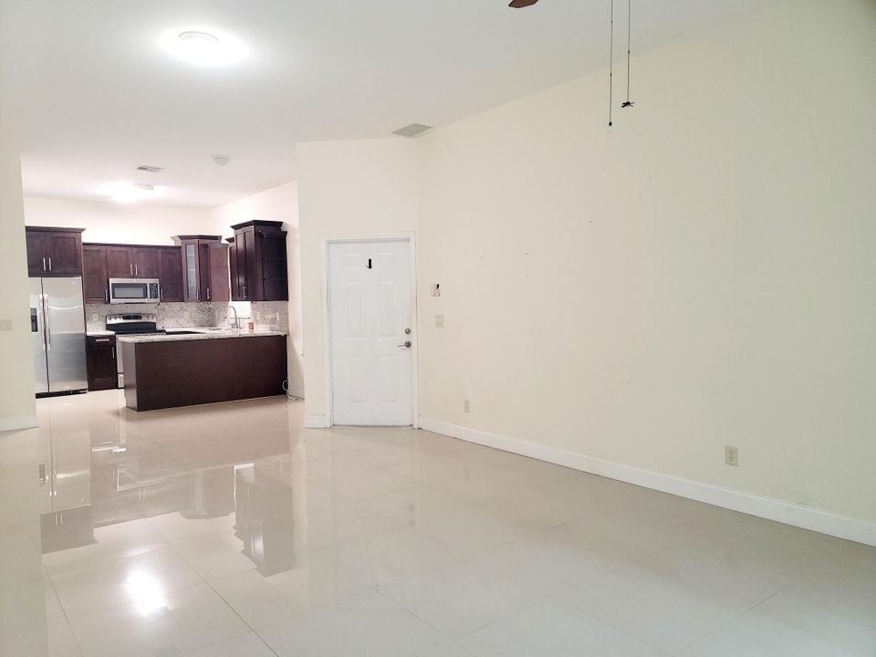 For Rent: $2,750 (2 beds, 2 baths, 1189 Square Feet)