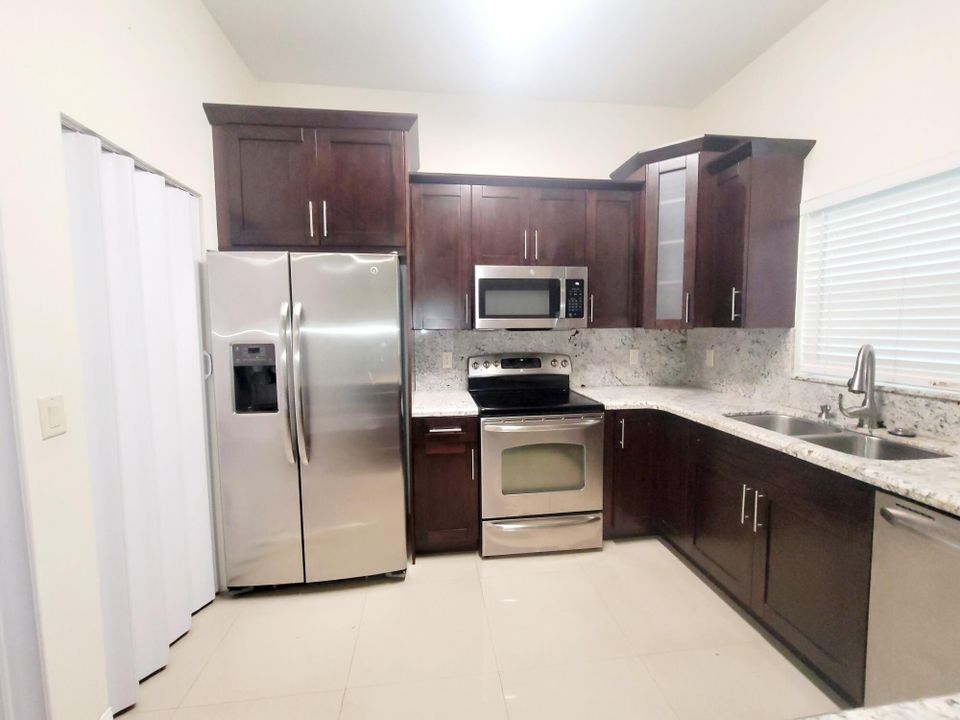 For Rent: $2,750 (2 beds, 2 baths, 1189 Square Feet)