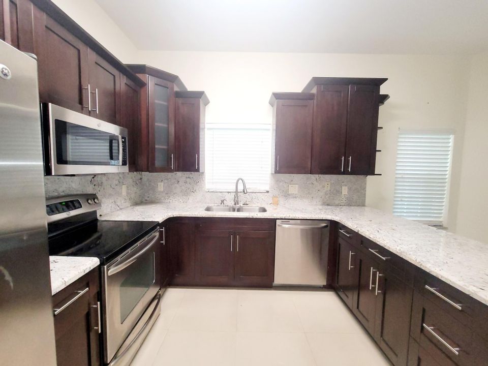 For Rent: $2,750 (2 beds, 2 baths, 1189 Square Feet)