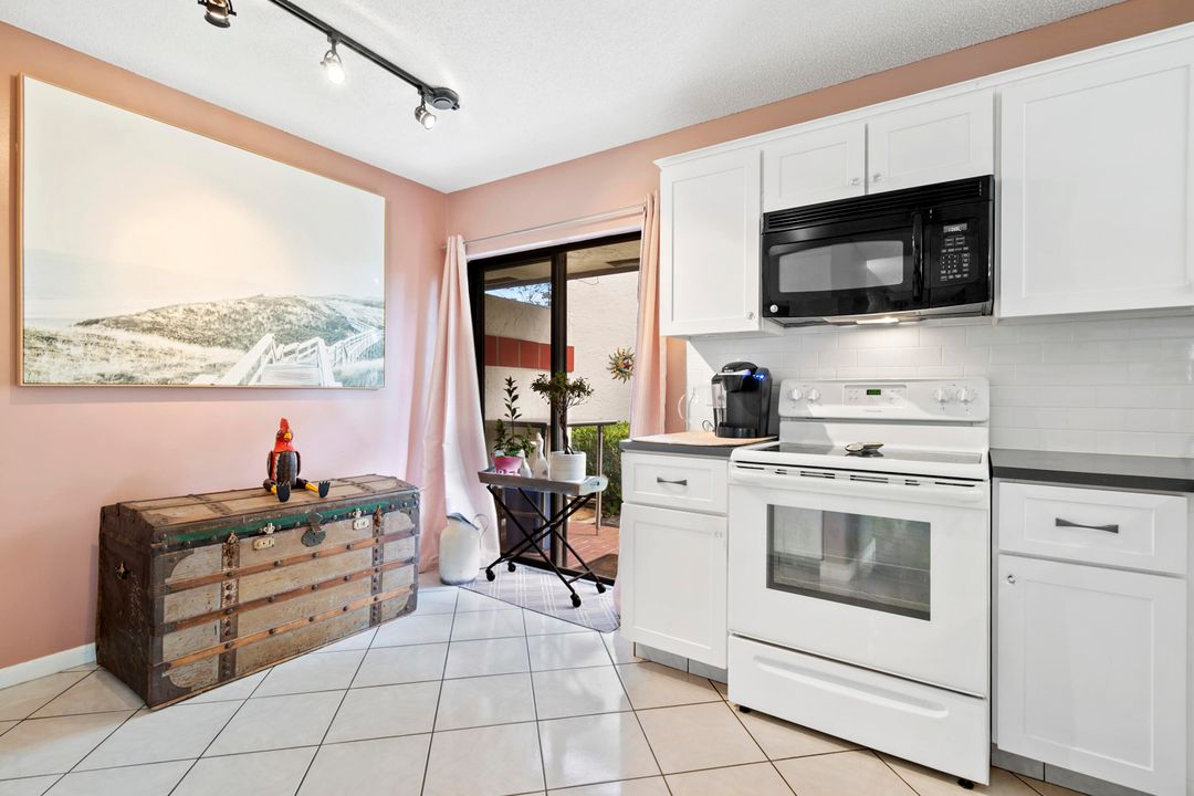 For Sale: $289,000 (3 beds, 2 baths, 1330 Square Feet)