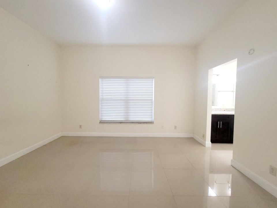 For Rent: $2,750 (2 beds, 2 baths, 1189 Square Feet)