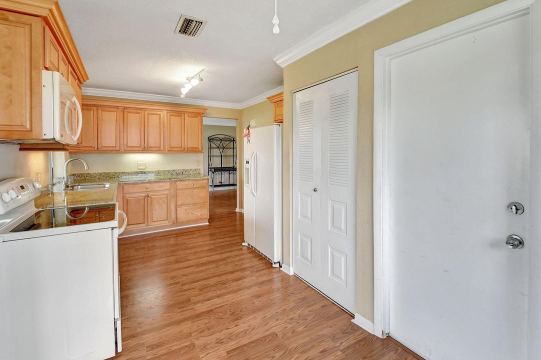 For Sale: $359,000 (2 beds, 2 baths, 1410 Square Feet)