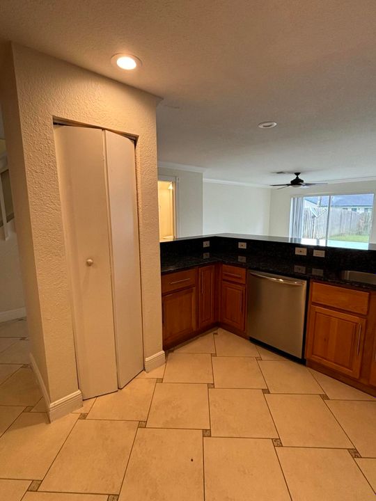 For Rent: $2,850 (3 beds, 2 baths, 2173 Square Feet)