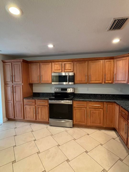 For Rent: $2,850 (3 beds, 2 baths, 2173 Square Feet)