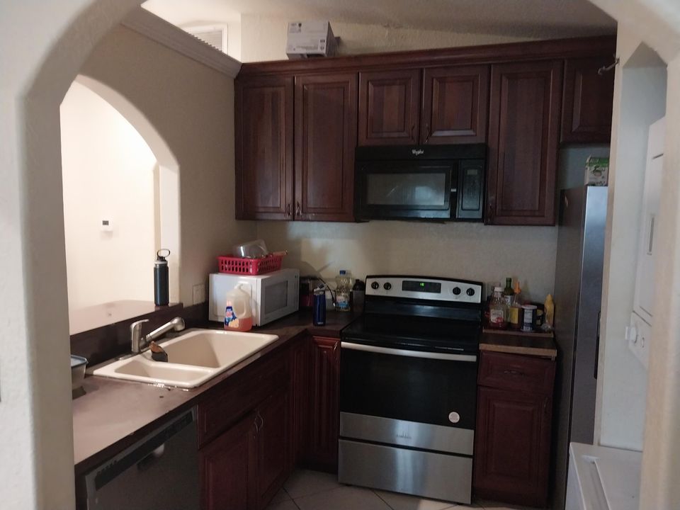 For Sale: $370,000 (3 beds, 2 baths, 1062 Square Feet)