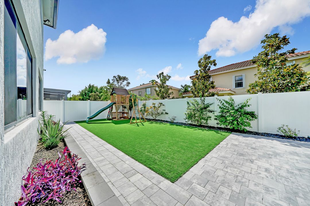 For Sale: $1,600,000 (4 beds, 3 baths, 4073 Square Feet)