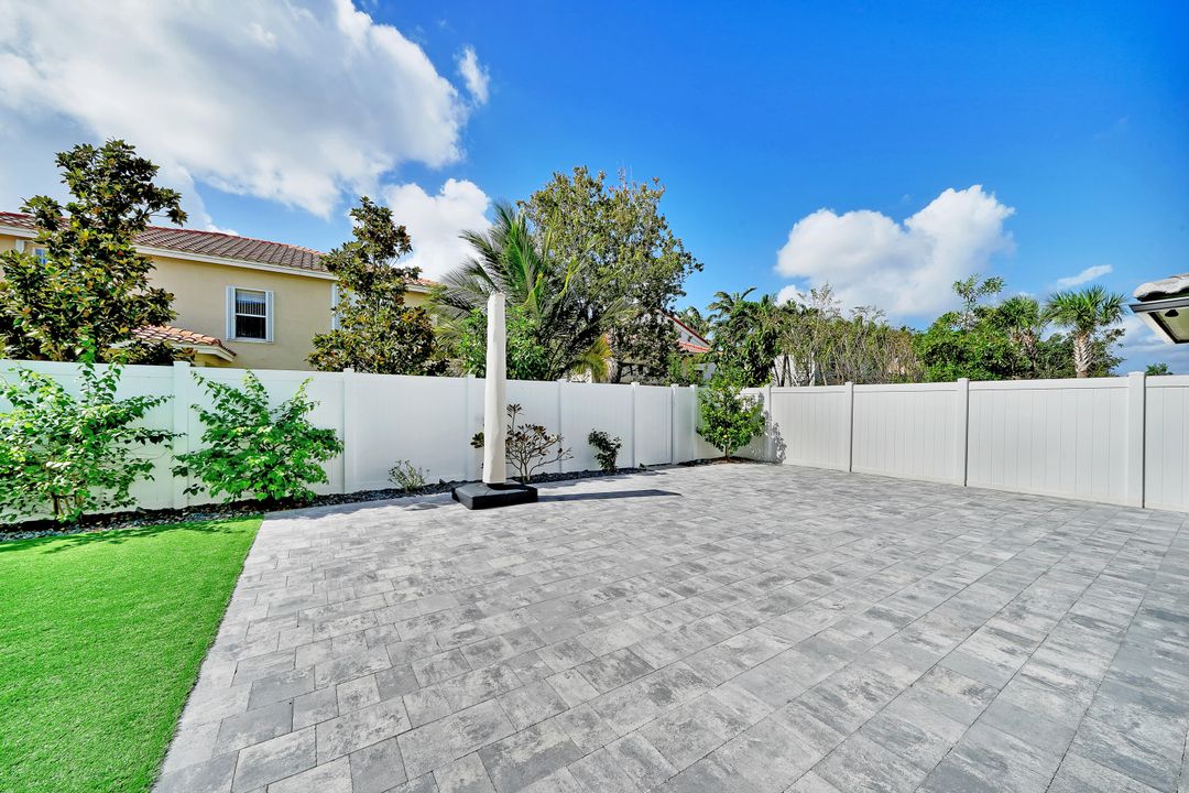 For Sale: $1,600,000 (4 beds, 3 baths, 4073 Square Feet)