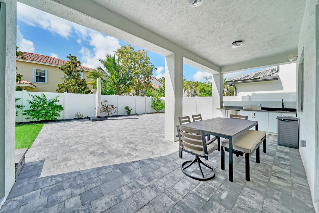 For Sale: $1,600,000 (4 beds, 3 baths, 4073 Square Feet)