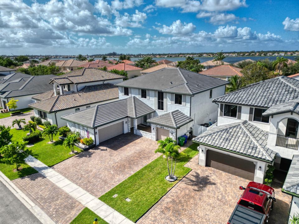 For Sale: $1,600,000 (4 beds, 3 baths, 4073 Square Feet)