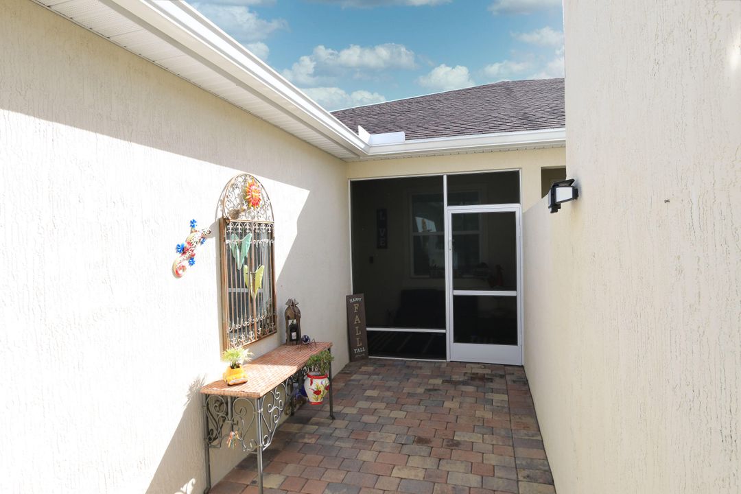 For Sale: $399,900 (2 beds, 2 baths, 1579 Square Feet)