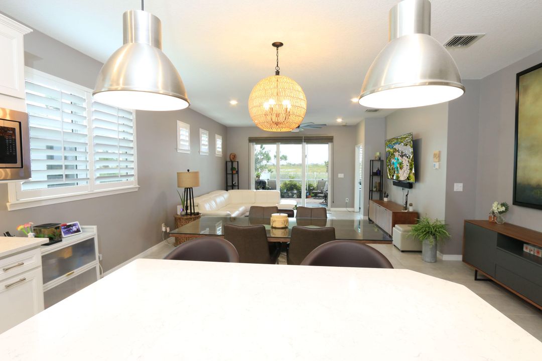 For Sale: $399,900 (2 beds, 2 baths, 1579 Square Feet)