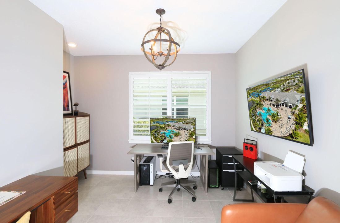 For Sale: $399,900 (2 beds, 2 baths, 1579 Square Feet)