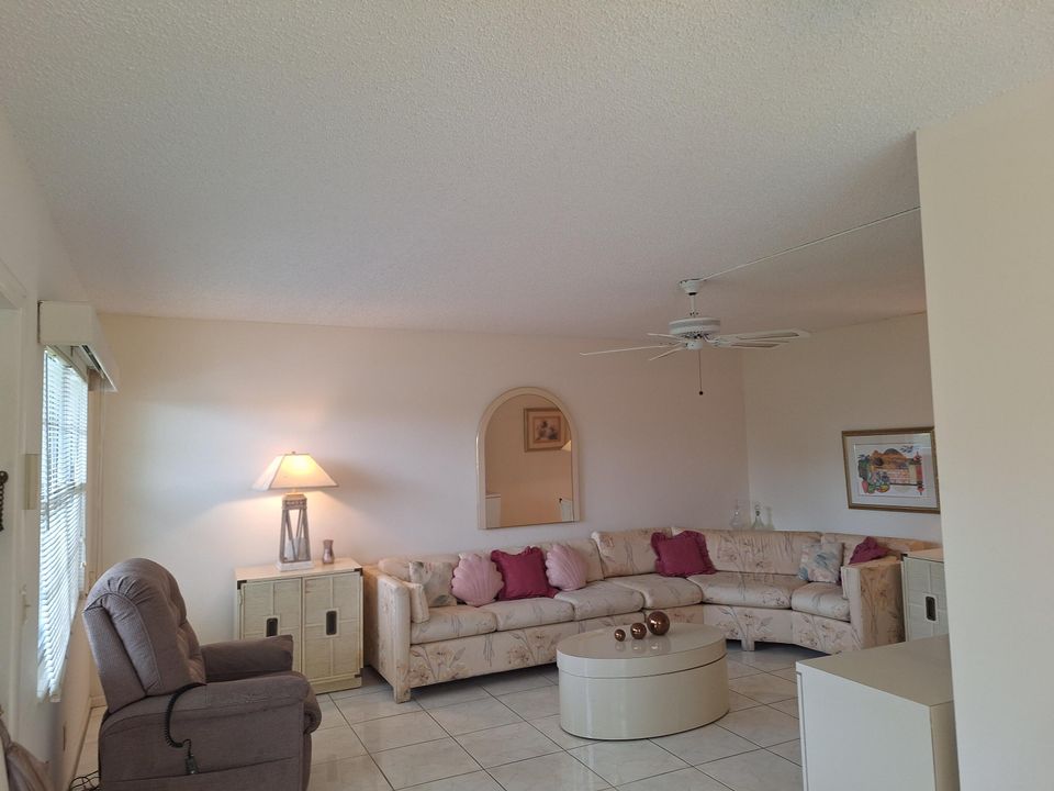 For Sale: $119,900 (2 beds, 2 baths, 840 Square Feet)