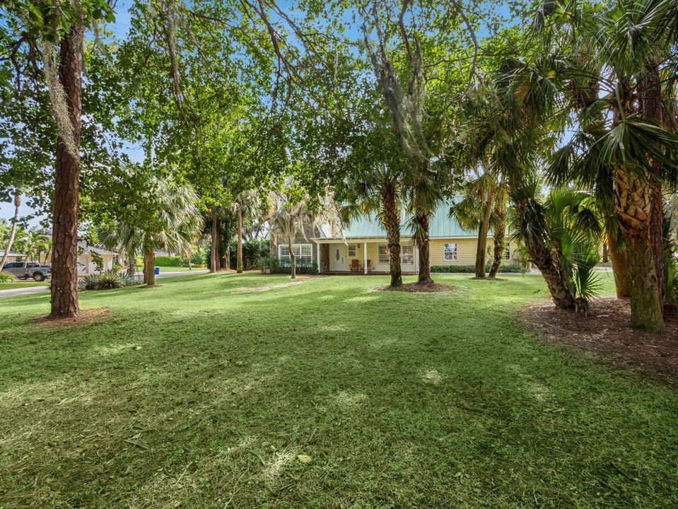 For Sale: $825,000 (4 beds, 2 baths, 2800 Square Feet)