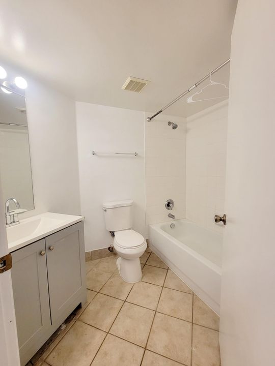 For Rent: $2,250 (2 beds, 2 baths, 1021 Square Feet)