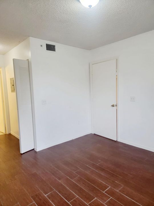 For Rent: $2,250 (2 beds, 2 baths, 1021 Square Feet)