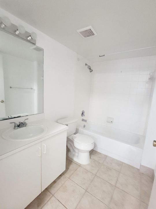 For Rent: $2,250 (2 beds, 2 baths, 1021 Square Feet)