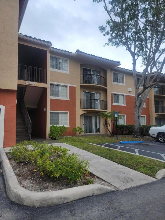 For Rent: $2,250 (2 beds, 2 baths, 1021 Square Feet)