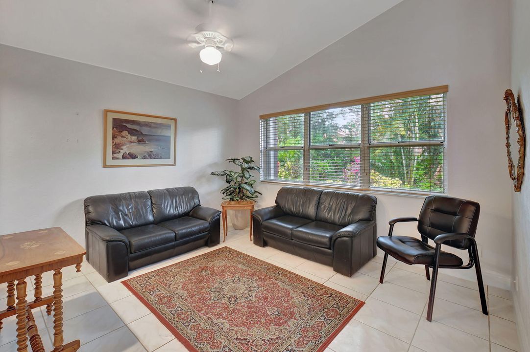 For Sale: $415,000 (2 beds, 2 baths, 1727 Square Feet)