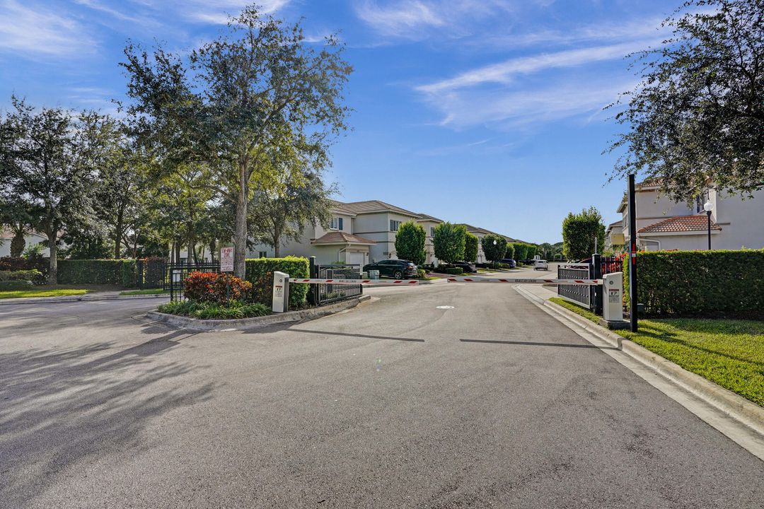 For Sale: $410,000 (3 beds, 2 baths, 1578 Square Feet)